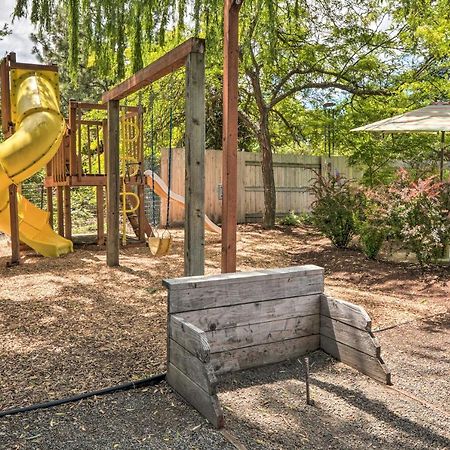 Central Medford Family Retreat With Large Yard! Dış mekan fotoğraf