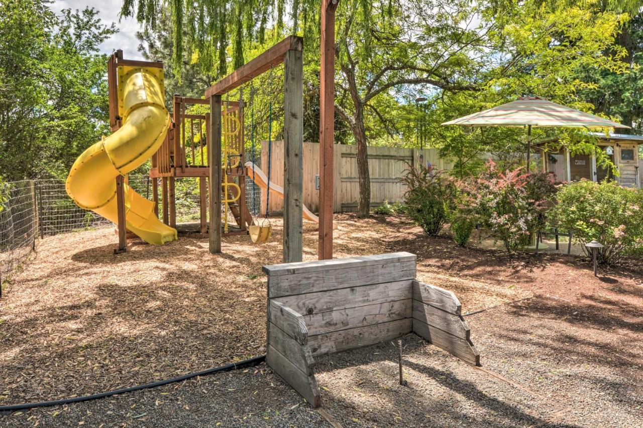 Central Medford Family Retreat With Large Yard! Dış mekan fotoğraf