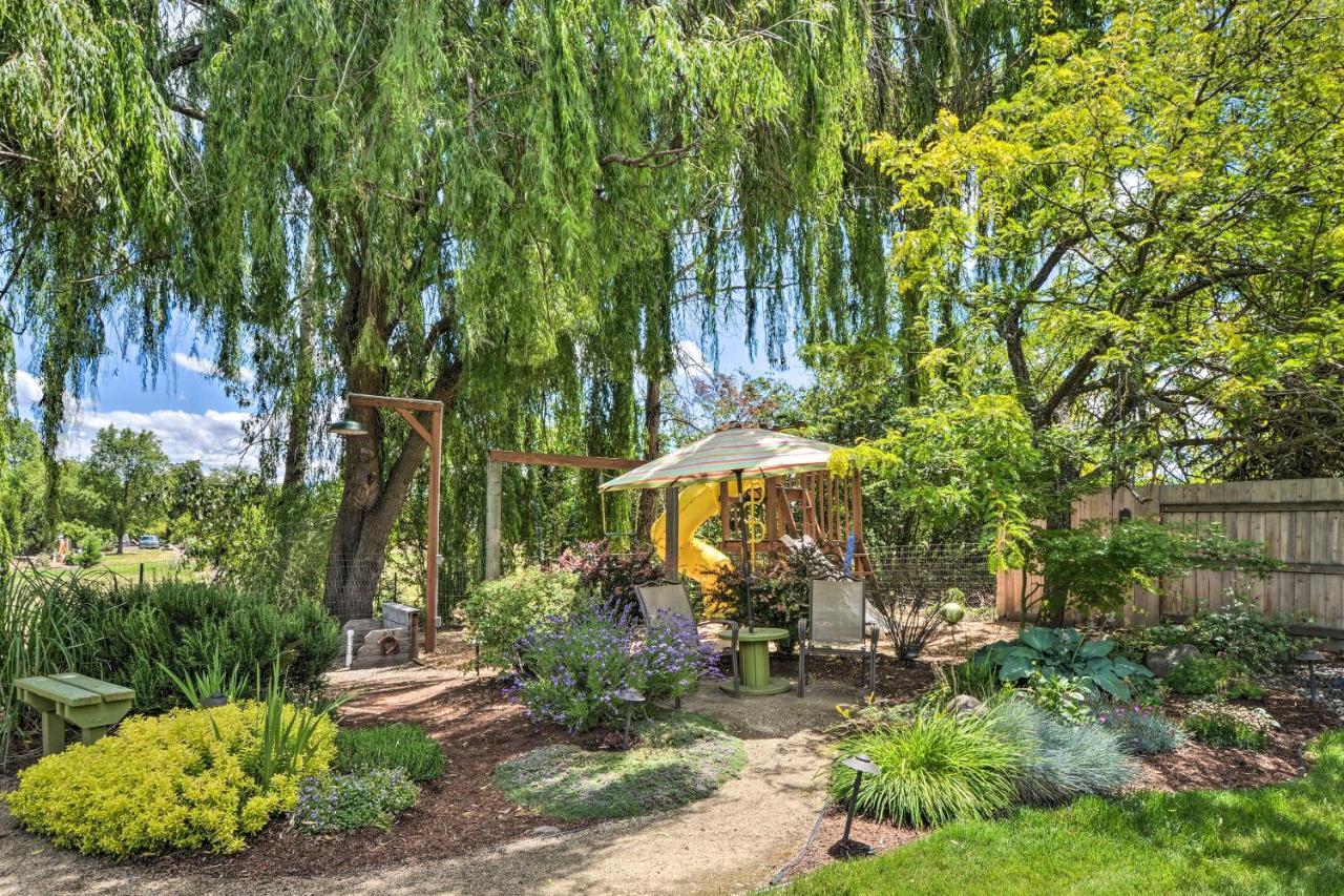 Central Medford Family Retreat With Large Yard! Dış mekan fotoğraf