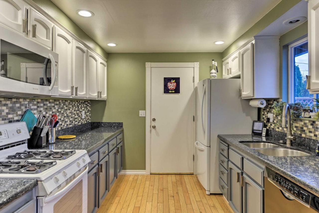 Central Medford Family Retreat With Large Yard! Dış mekan fotoğraf