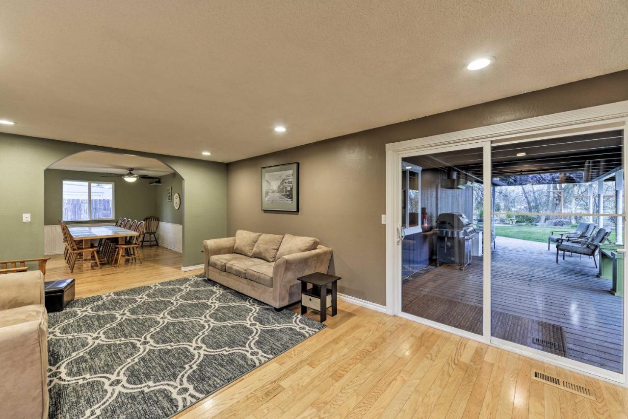 Central Medford Family Retreat With Large Yard! Dış mekan fotoğraf