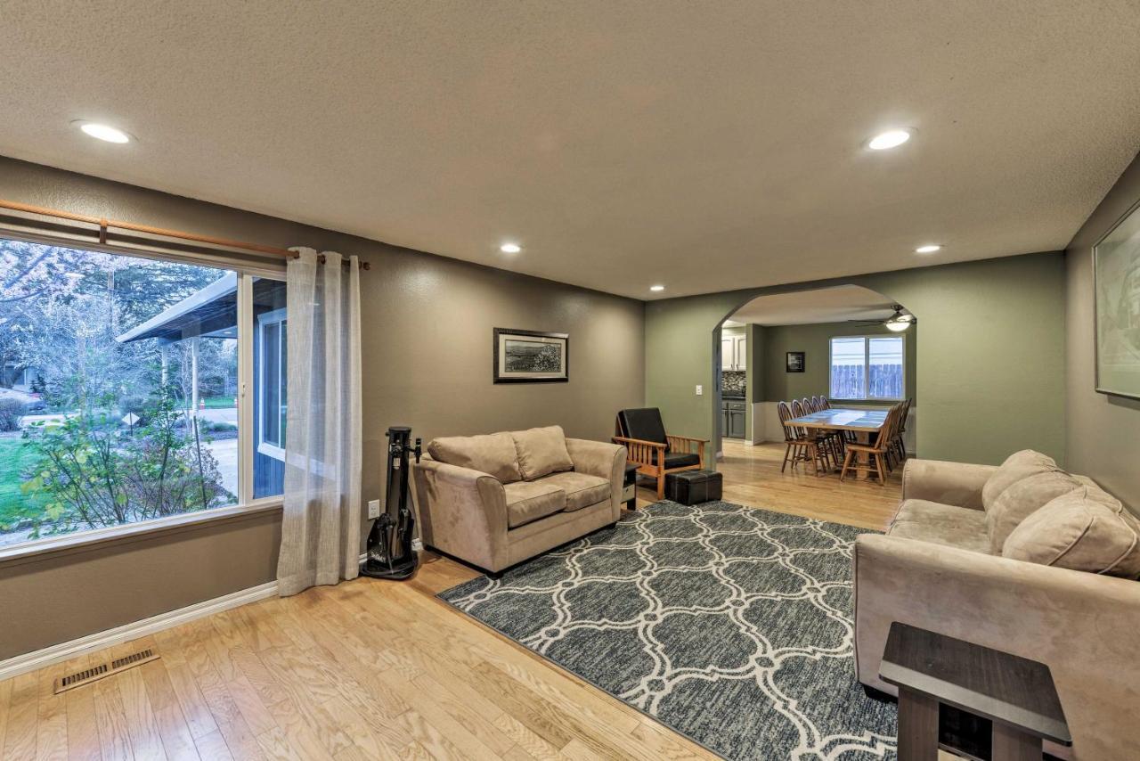 Central Medford Family Retreat With Large Yard! Dış mekan fotoğraf